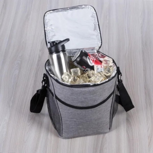 Bolsa Térmica 12 Litros – Brinde para Empresas  Brinde – Bolsa térmica 12 litros de material poliéster com detalhes em nylon.
